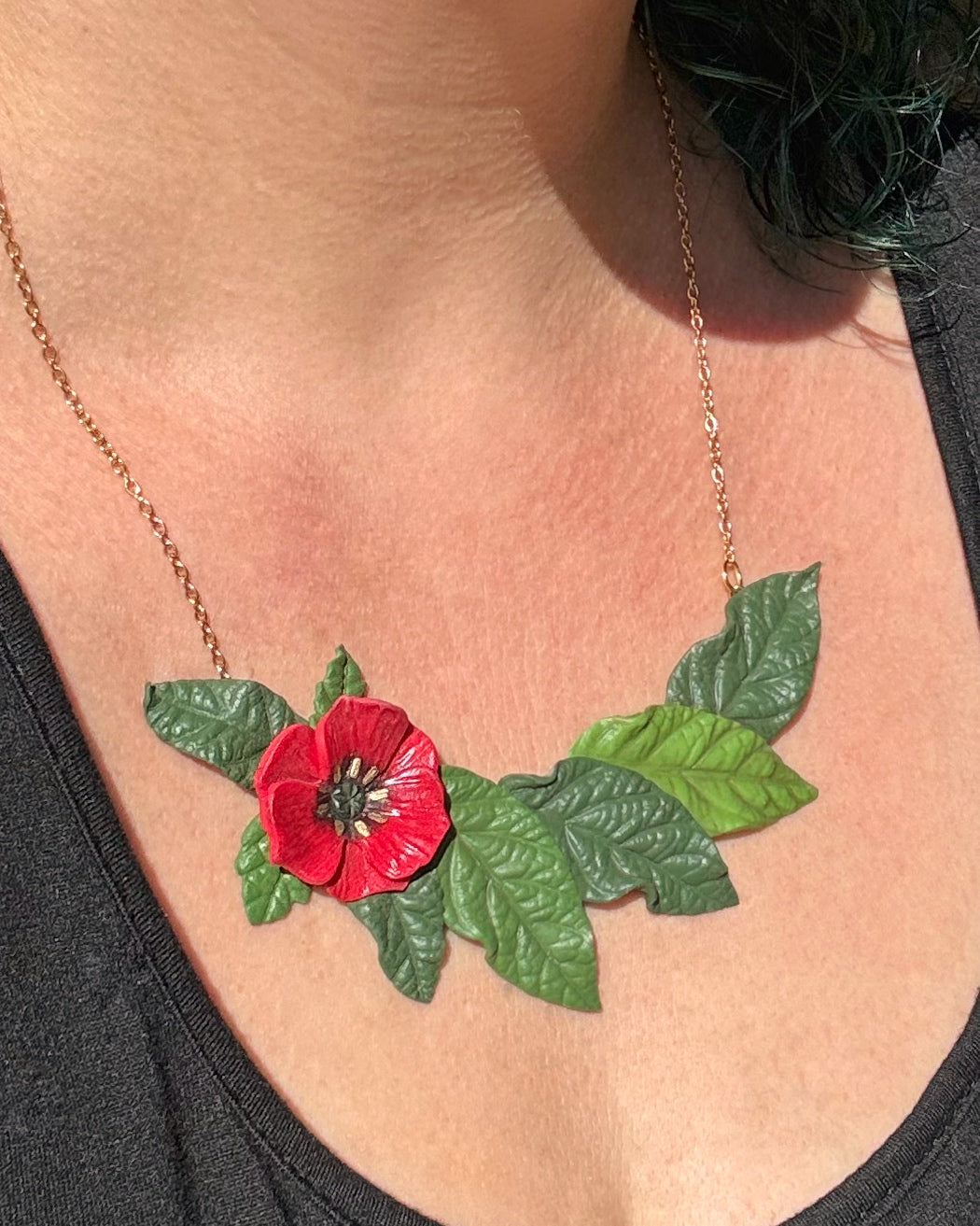Collar Entre Hojas Amapola