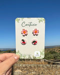 Pack de pendientes minis hechos a mano de Flor de Cerezo y Cerezas inspirado en el Valle del Jerte y su floración.