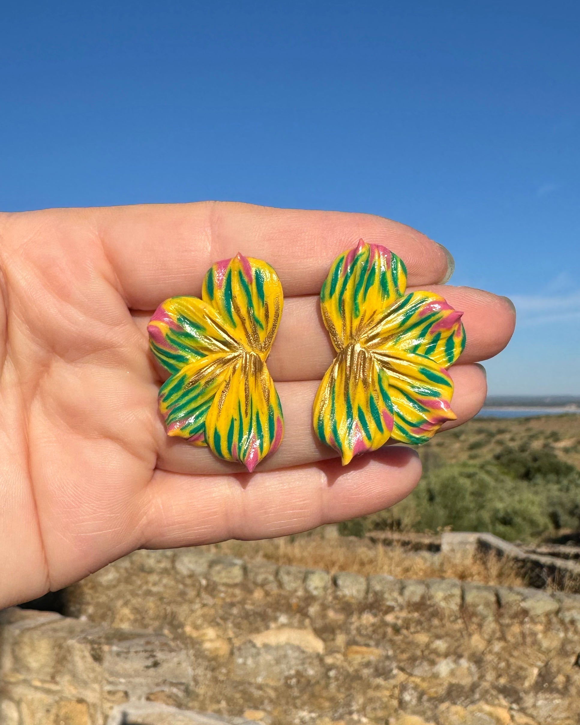 Pendientes Berlanga diseño de media flor hechos a mano