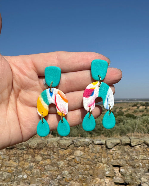Pendientes Brisa diseño de arco con mucho movomiento Turquesa