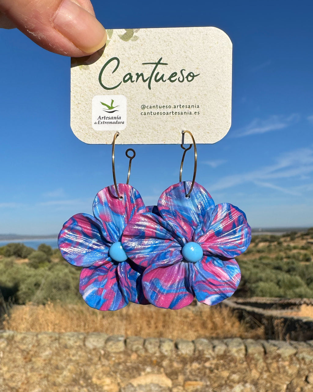 Pendientes Granilla aro detalle flor en tonos aules y morados