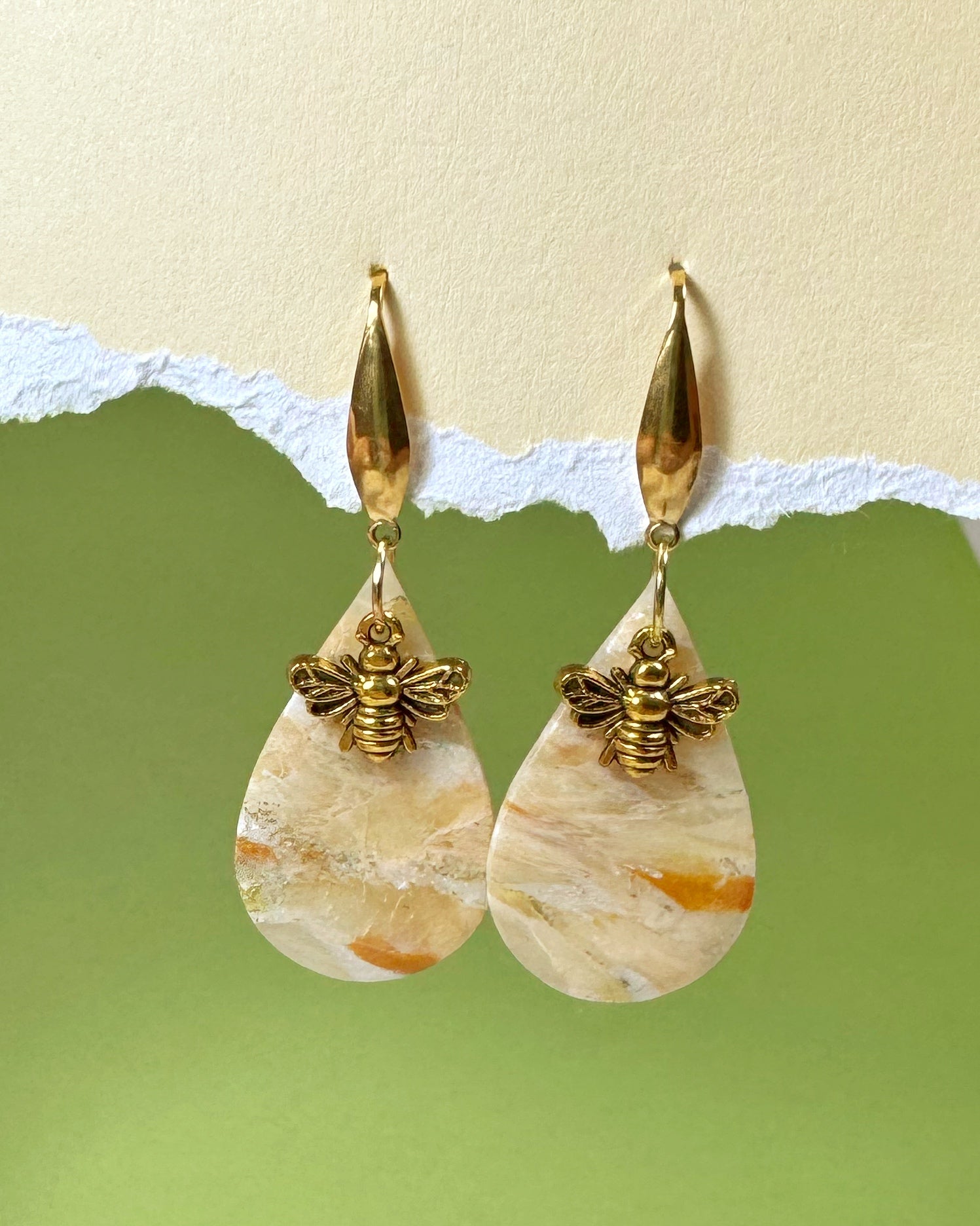 Pendientes Lágrima inspirados en los colores de la miel hechos a mano.