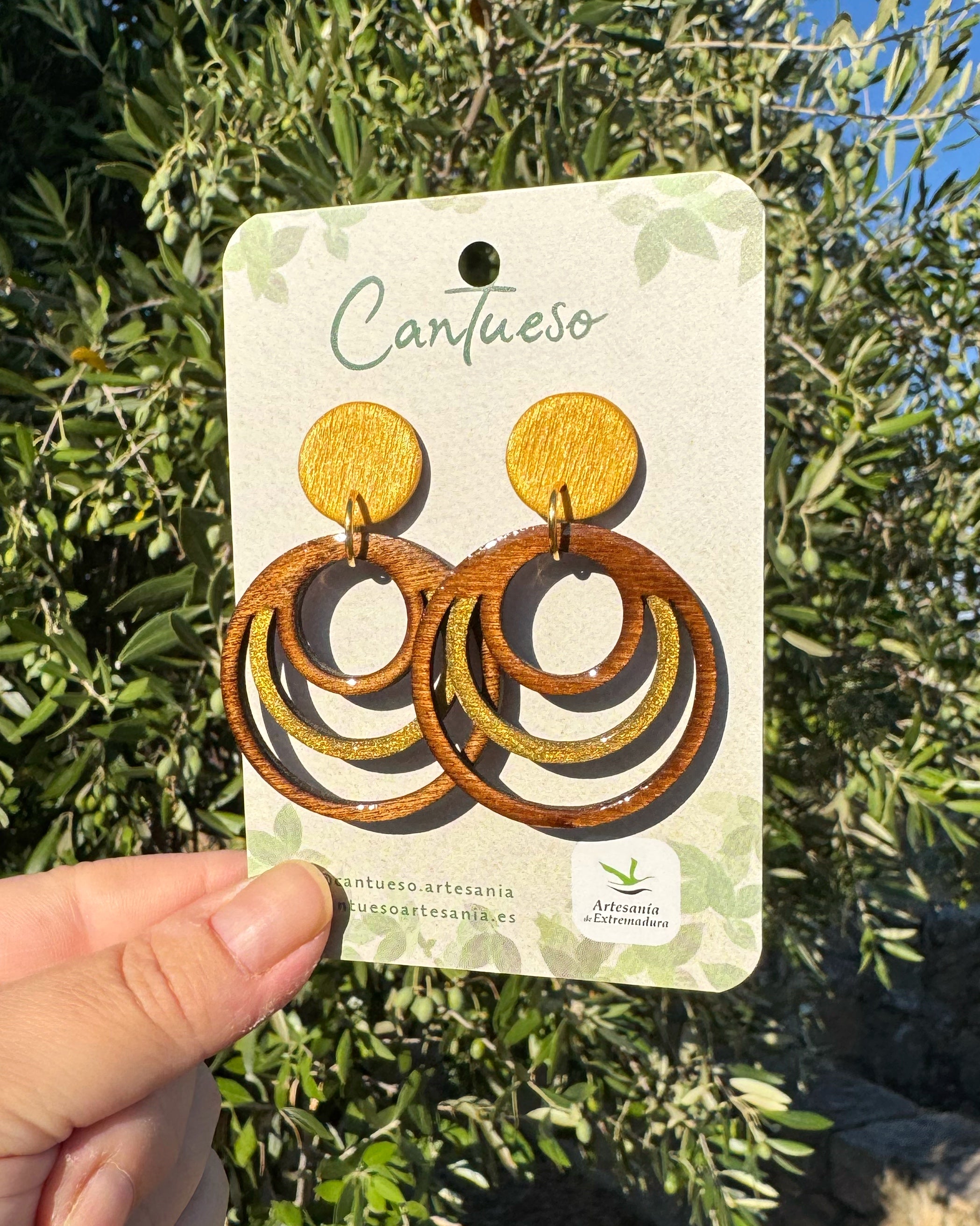 Pendientes en madera y arcilla polimerica modelo Olivenza en tono dorado