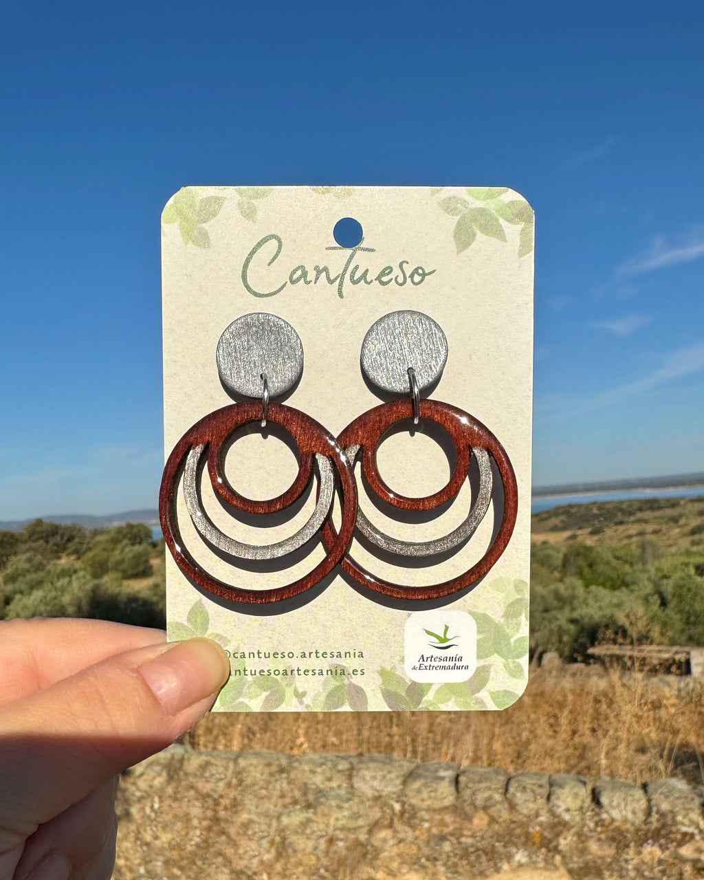 Pendientes Olivenza hechos a mano en madera brillante y arcilla polimerica color plata