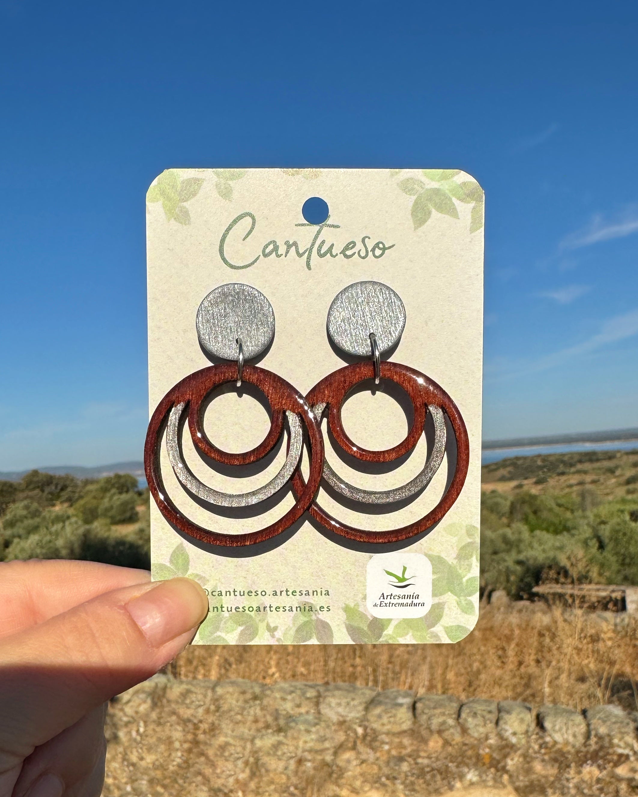 Pendientes Olivenza hechos a mano en madera brillante y arcilla polimerica color plata