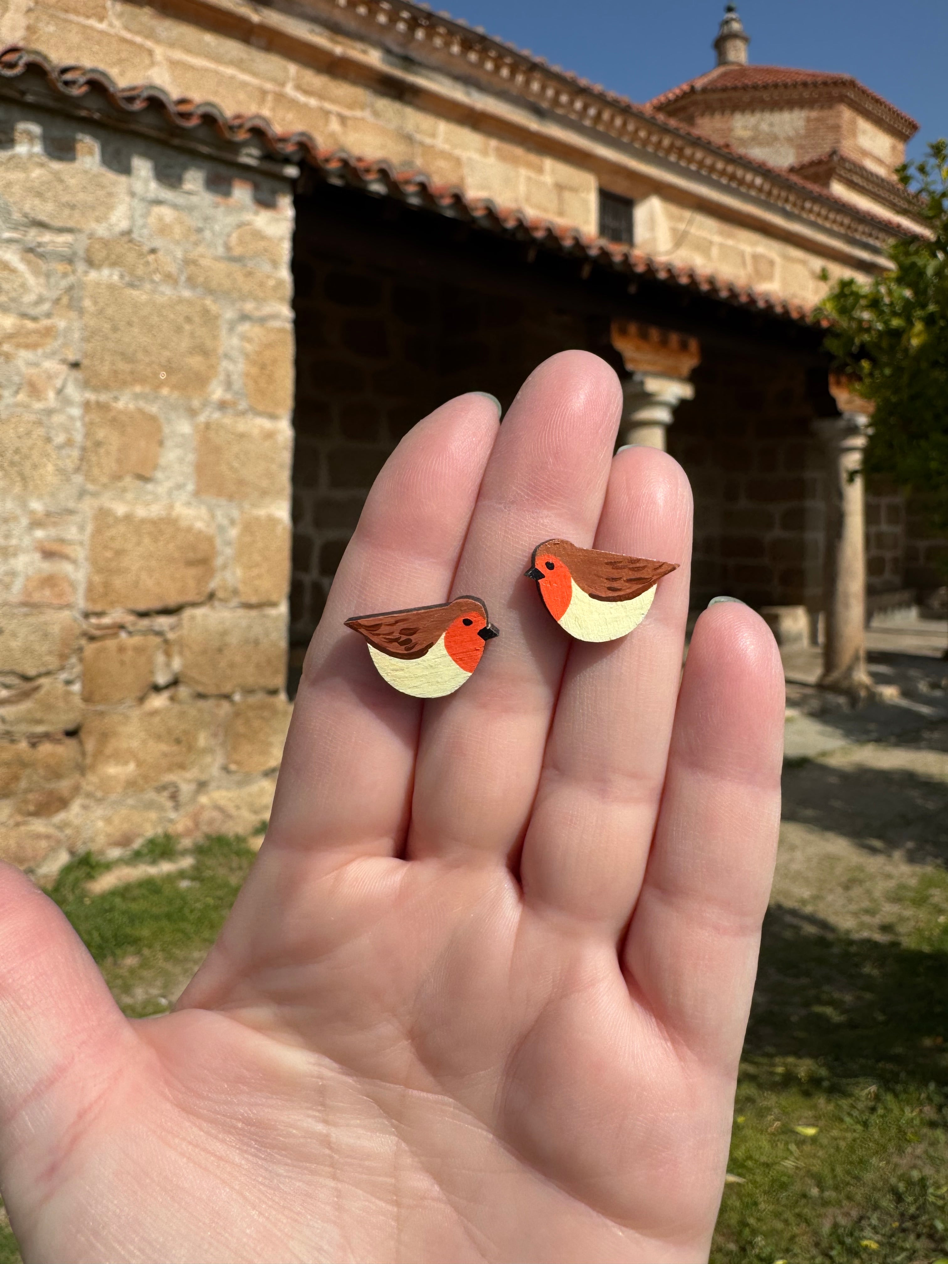 Pendientes Petirrojo mini  pintados a mano en madera detalle